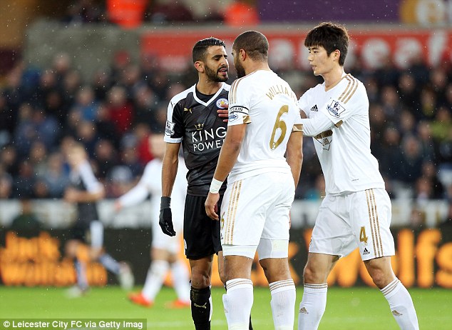 L'Algérien Mahrez s'embrouille avec un joueur de Swansea