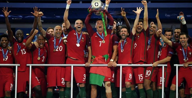 Slimani félicite ses coéquipiers du Portugal