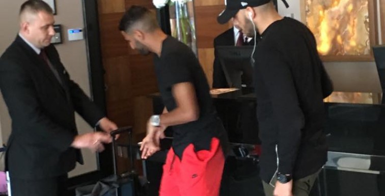 Photo BUZZ : Mahrez à l’hôtel de réception de Chelsea !