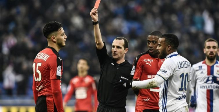 Ligue 1 : Bensebaïni expulsé au bout de 5 minutes de jeu !