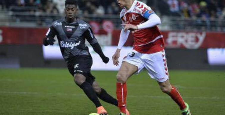 Reims : Aïssa Mandi blessé à la main