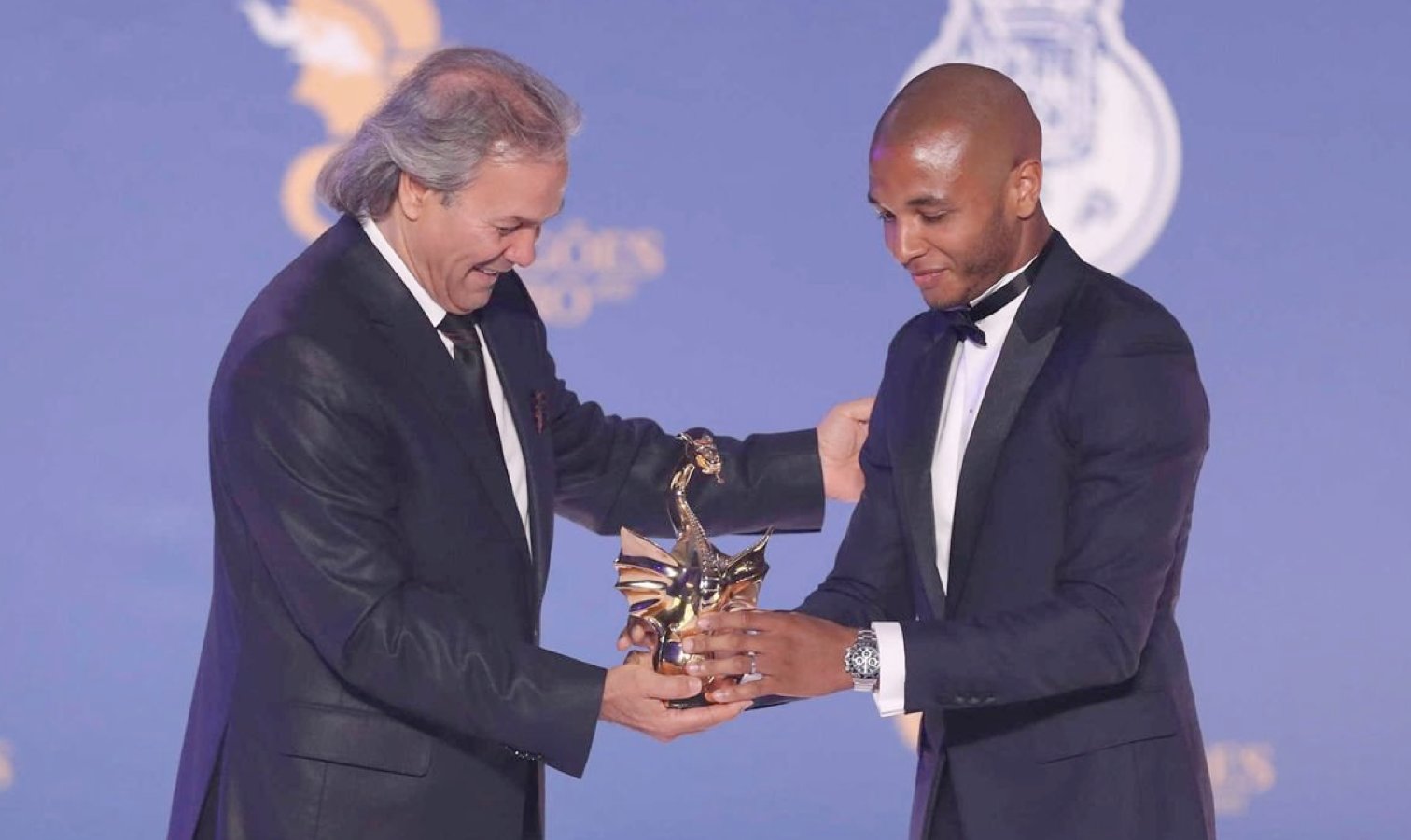 madjer brahimi trophée dragon or