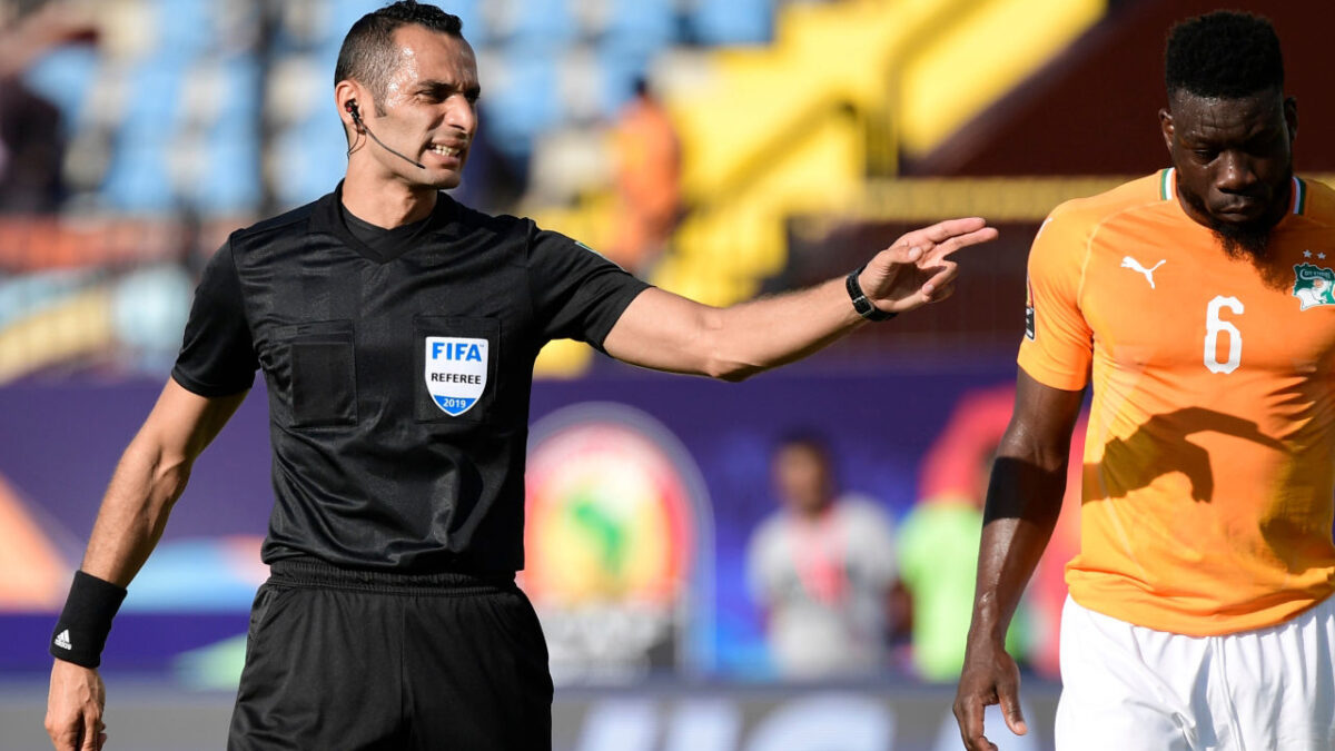 Coupe du monde 2022 : l'arbitre Mustapha Ghorbal en stage à Doha