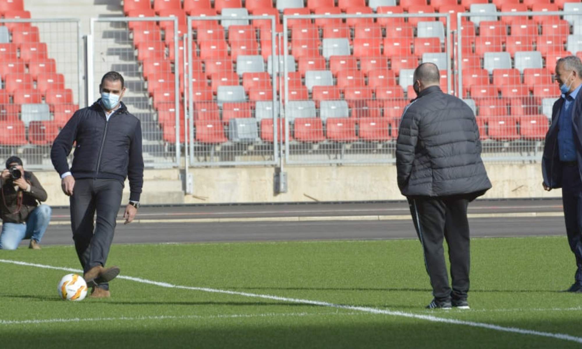 zetchi taquine ballon belmadi visite stade oran conf