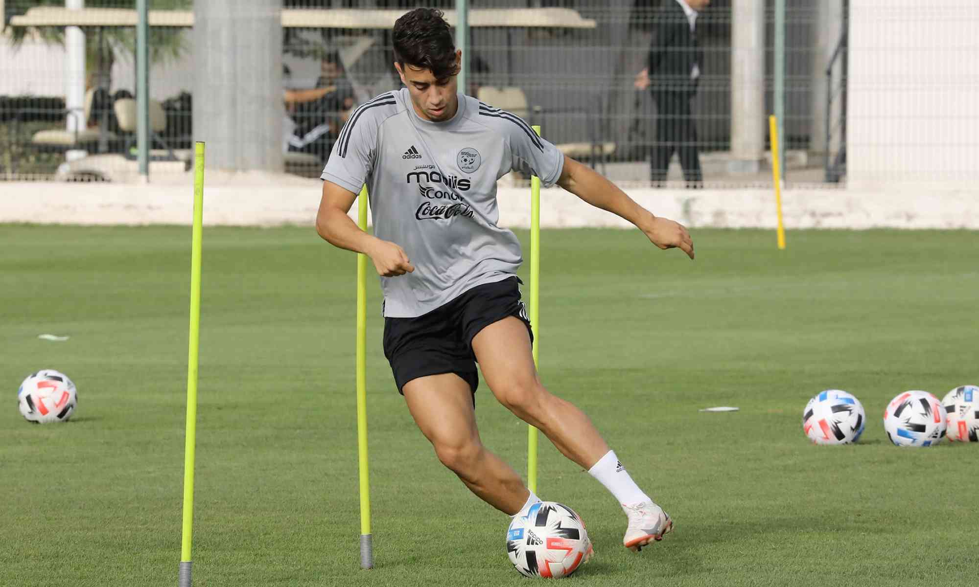 khacef naoufel ballon sidi moussa gris entrainement