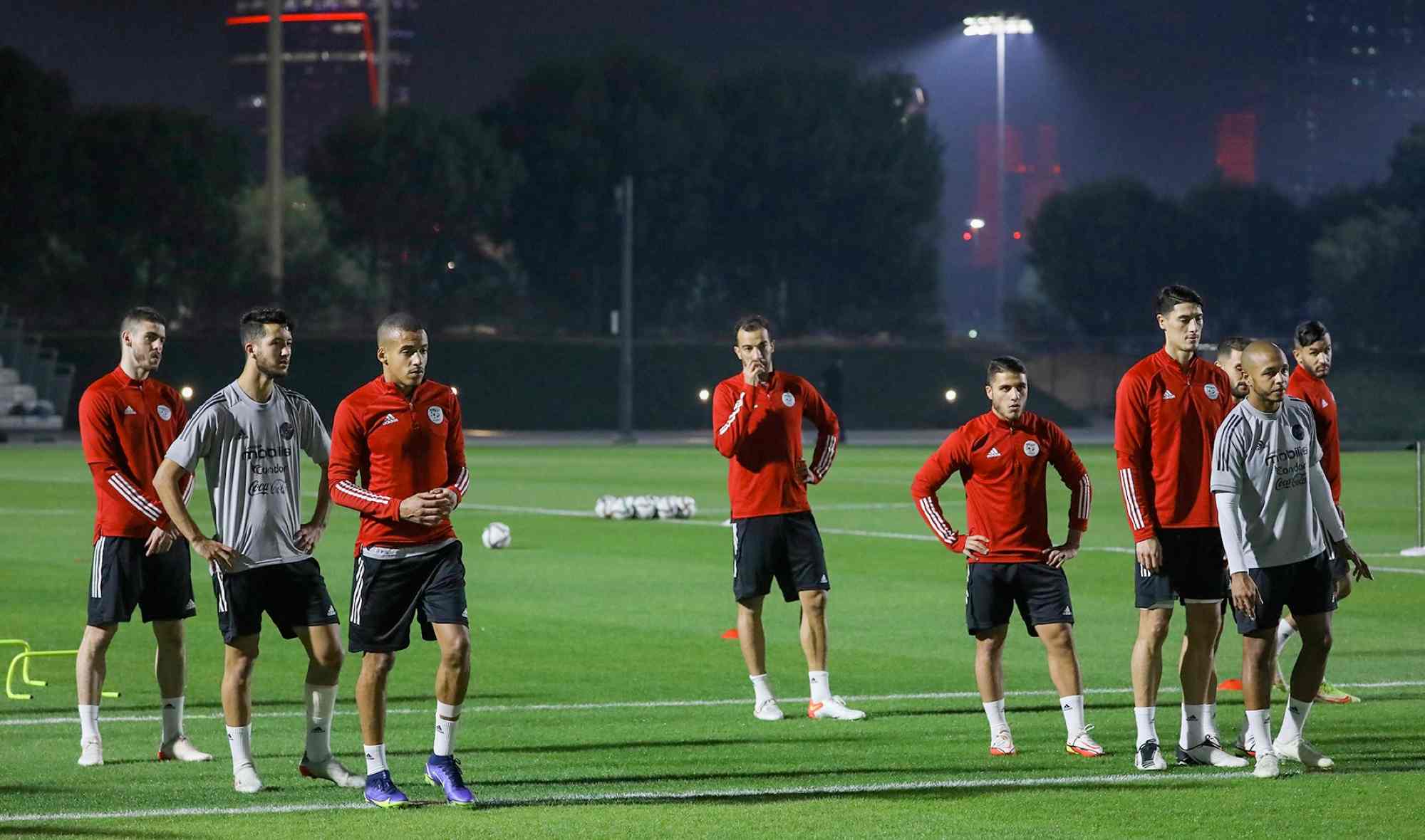 belaili bounedjah brahimi benlamri nocturne doha entrainement rouge doha avec locaux