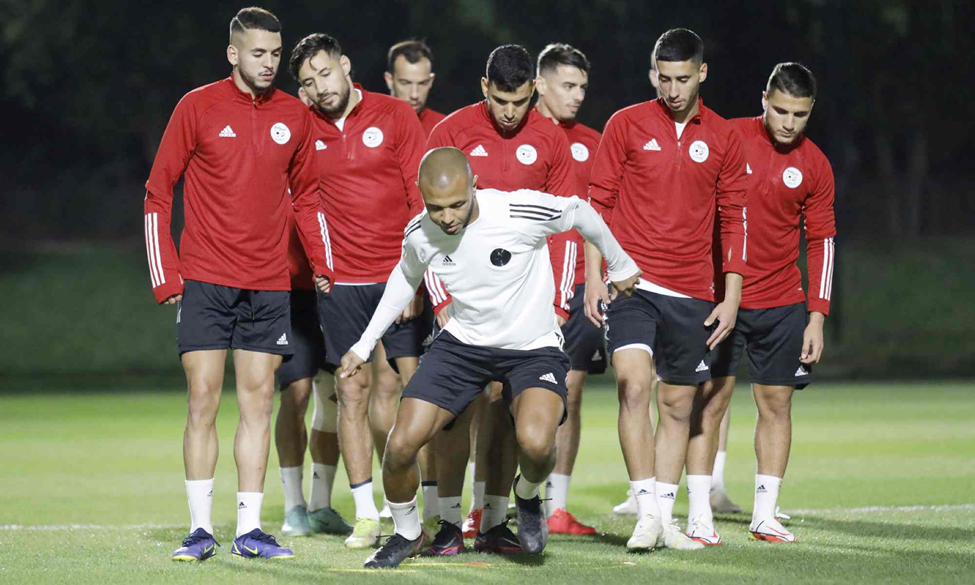 brahimi blanc belaili regard zerrouki coupe arabe 2021 entrainement rouge