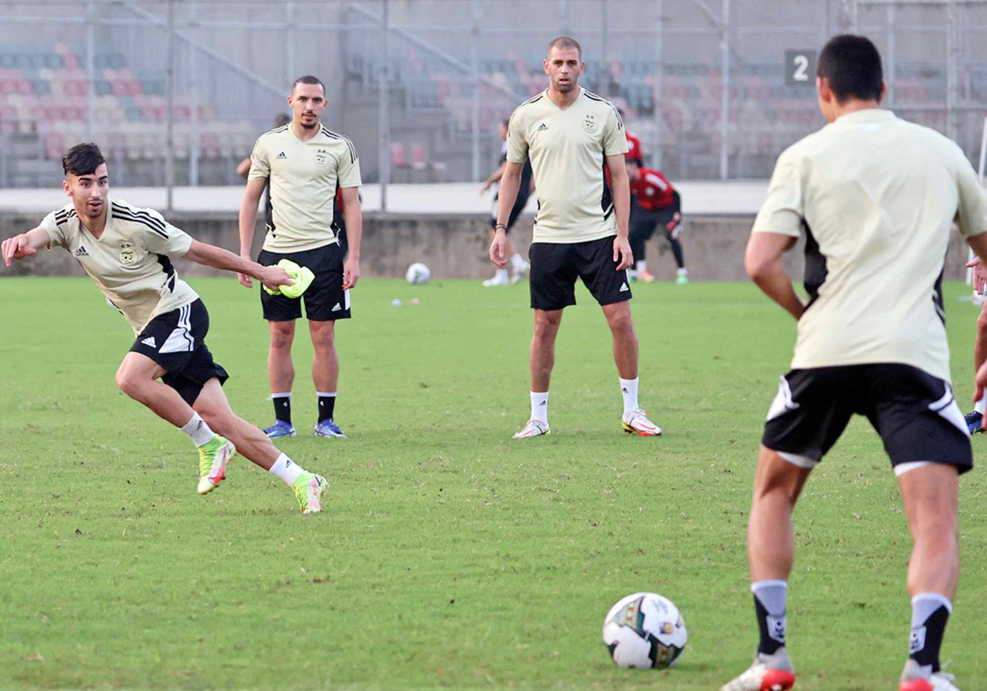 amoura mandi slimani bennacer dernier entrainement douala avant civ