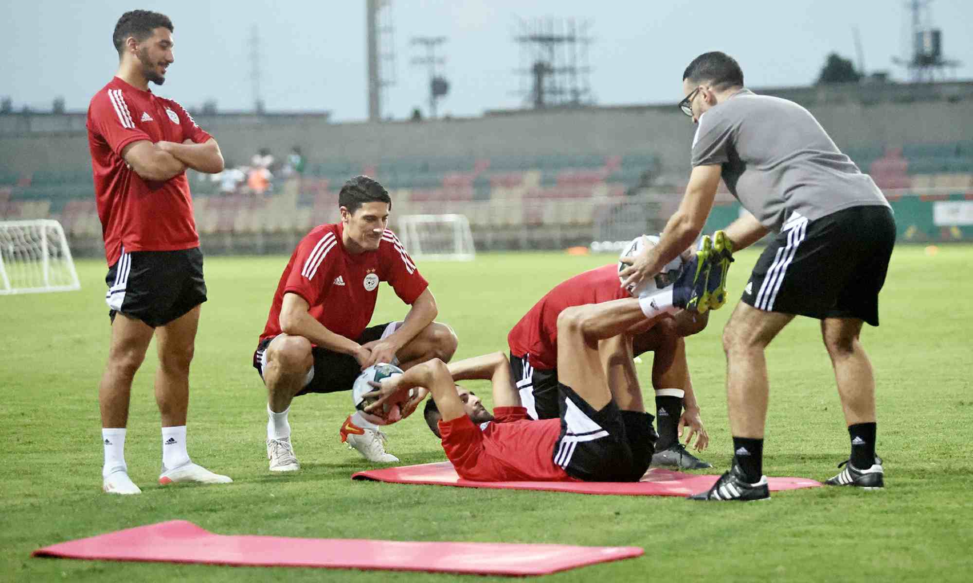 mahrez remy lancou tahrat benrahma entrainement douala