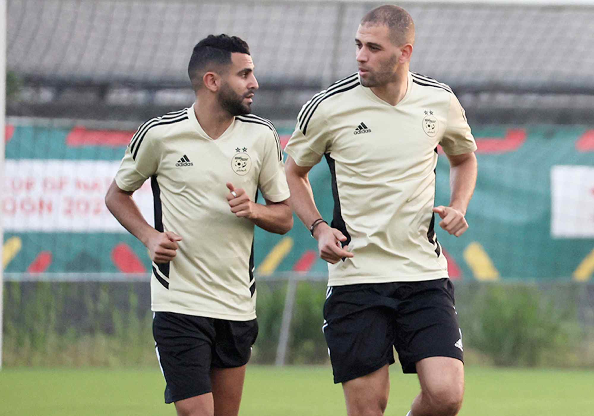 mahrez slimani dernier entrainement douala avant civ