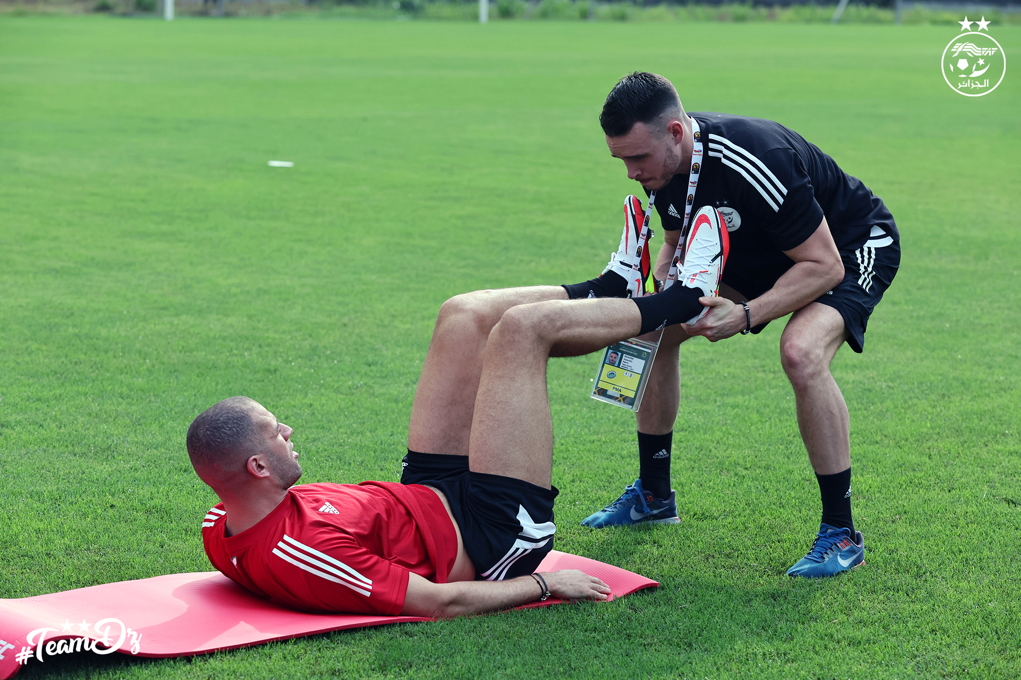 slimani etirement solo premiere seance entrainement a douala can 2021