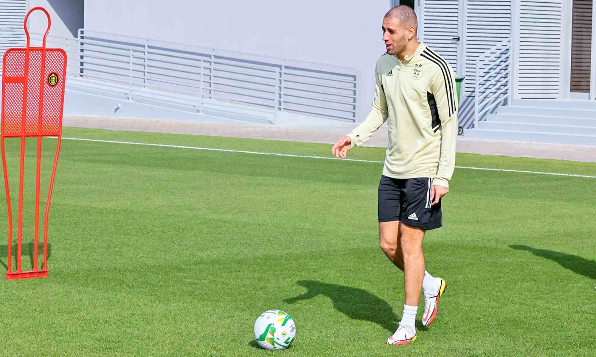 slimani sourire prepa doha jaune