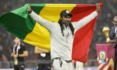 aliou cisse sacre drapeau senegal entraineur coach can 2021