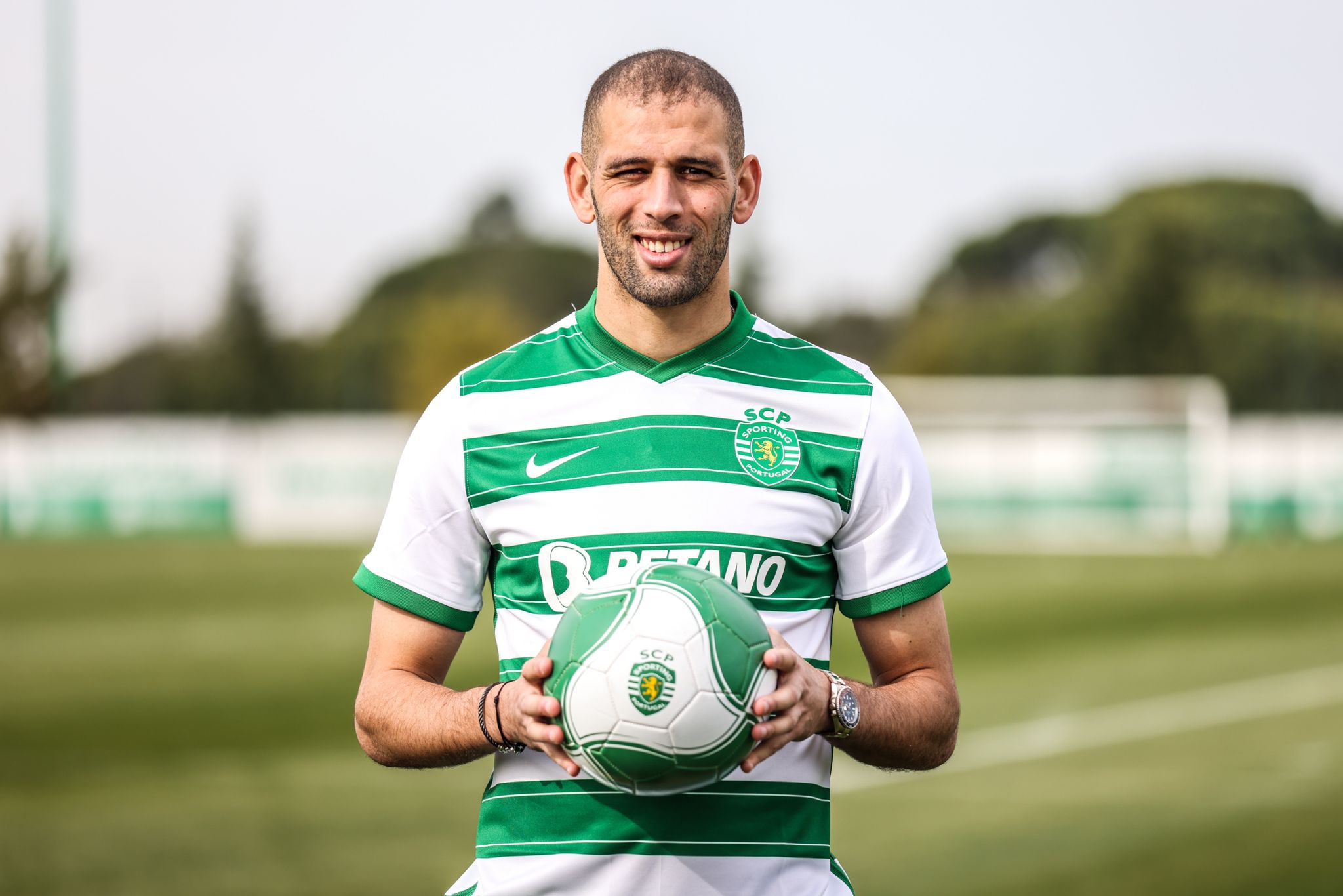 slimani sporting ballon signature presentation