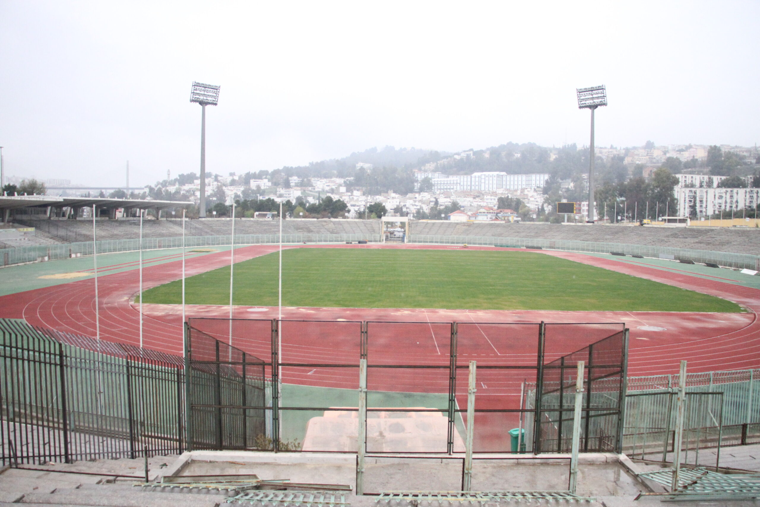 stade hamlaoui pelouse constantine stadedz