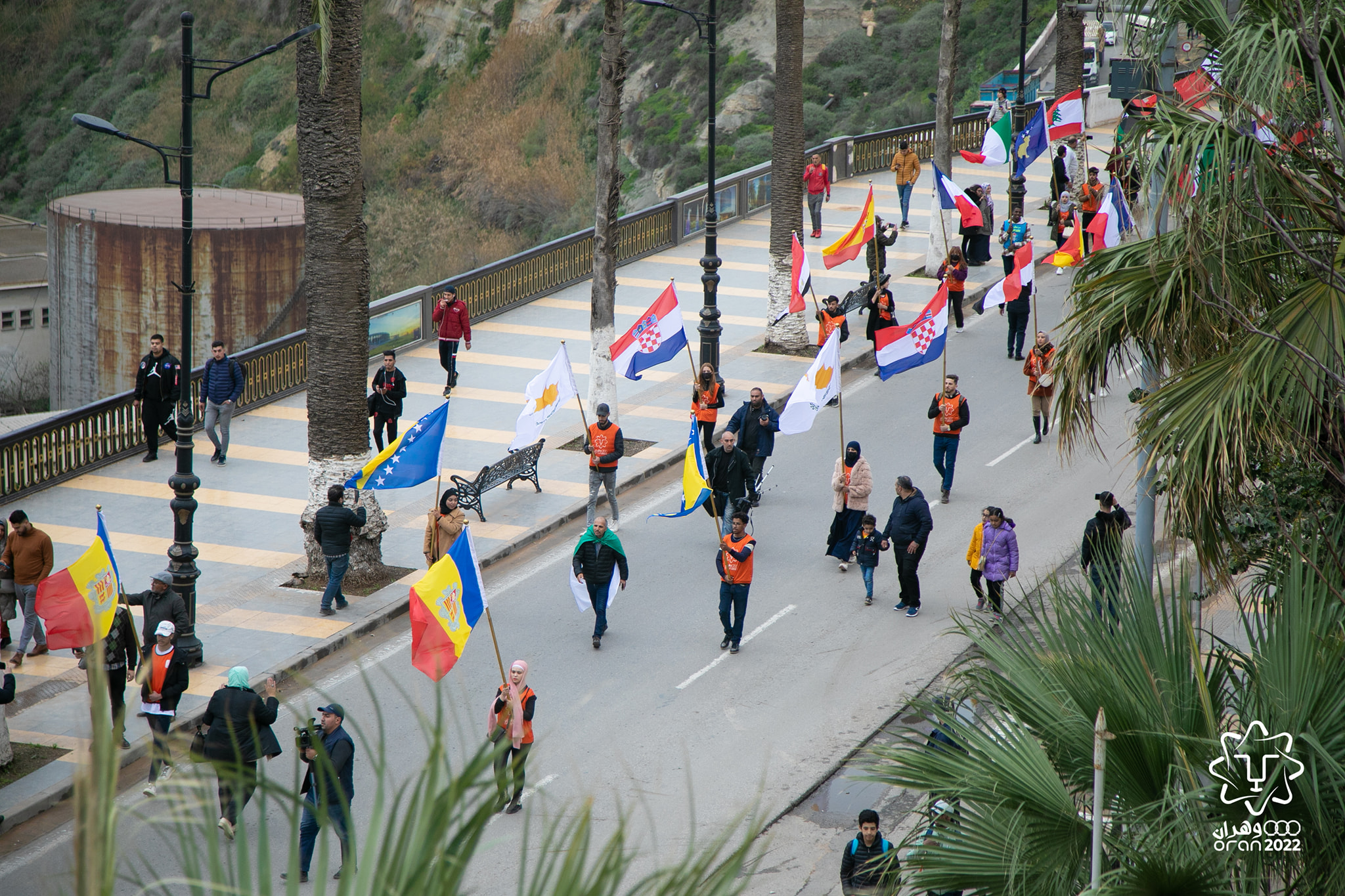 oran 2022 jeux med defile drapeau rues oran centre ville