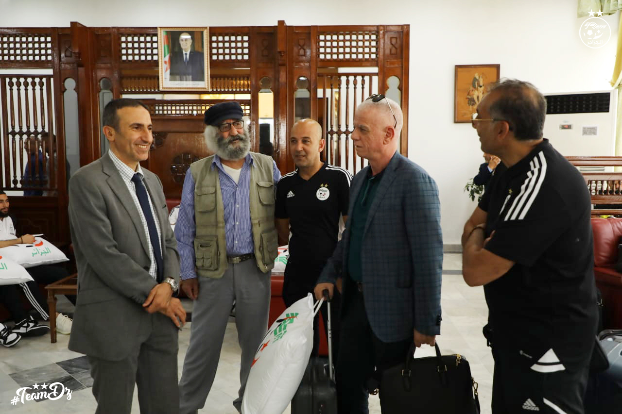 djahid zefizef belmadi aeroport depart alger bus tanzanie juin 2022