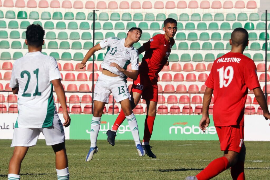 duel aerien U17 arab cup 2022 sig palestine