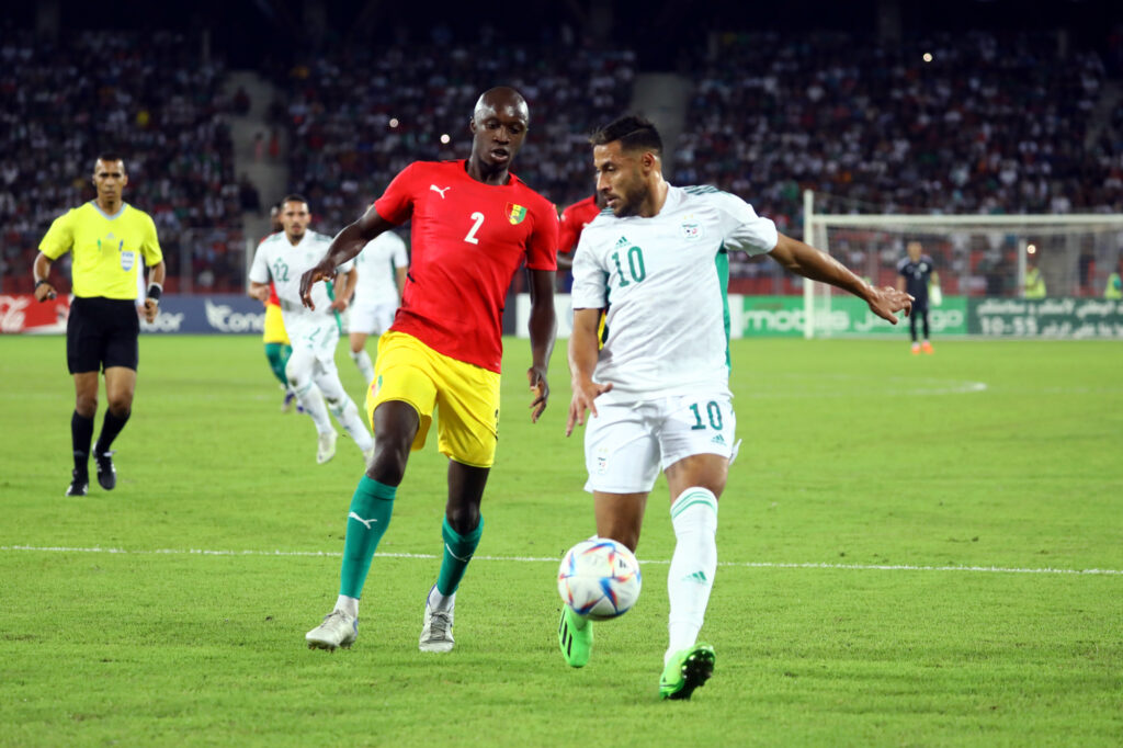 belaili dribble algerie guinee septembre 2022 stade oran miloud hadefi