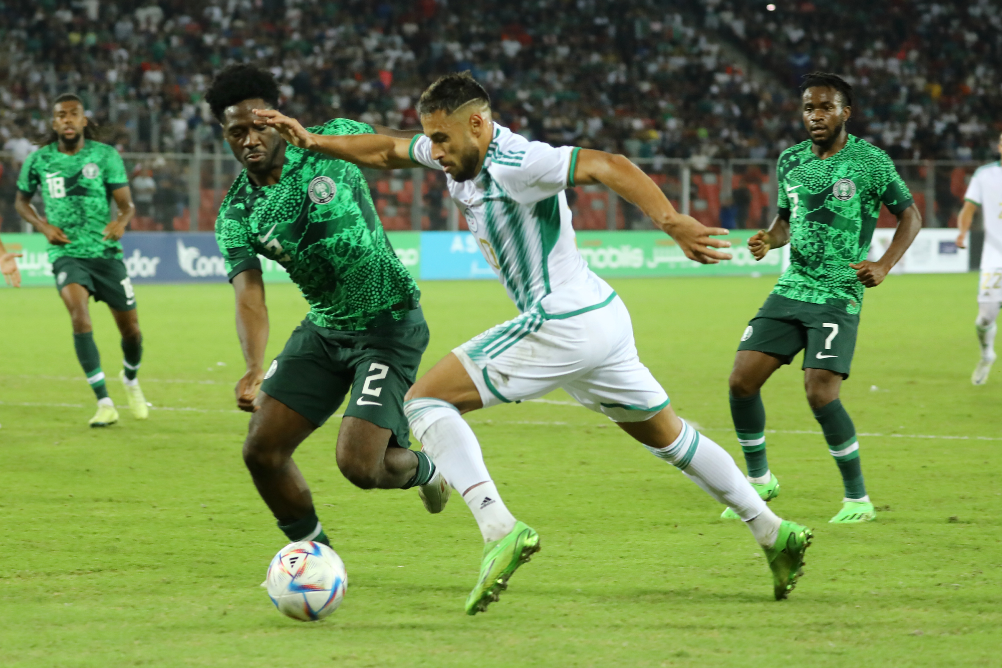 belaili elegant dribble amical algerie nigeria septembre 2022 stade oran
