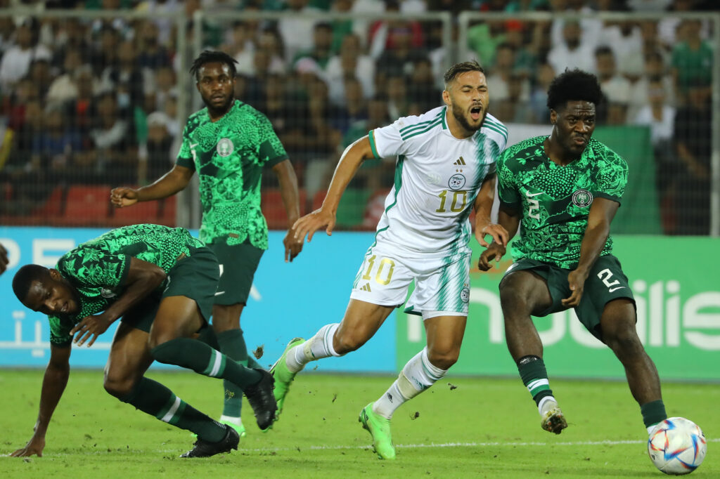 belaili puissant penalty amical algerie nigeria septembre 2022 stade oran