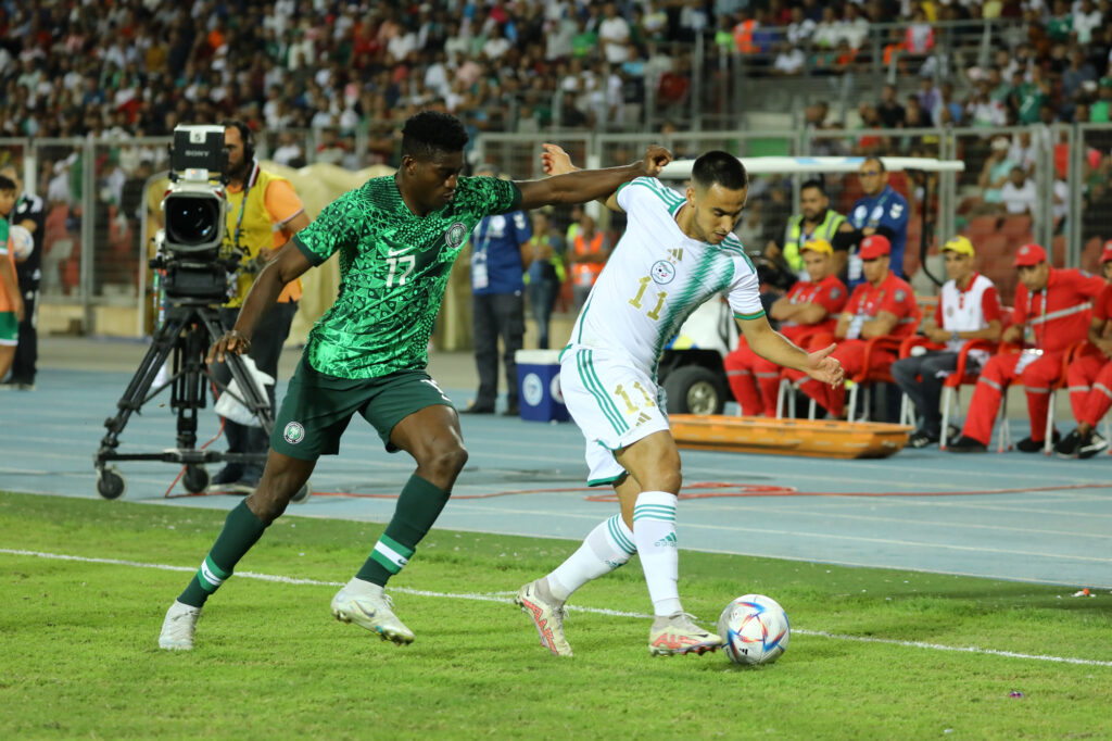 ounas adam deborde camera amical algerie nigeria septembre 2022 stade oran