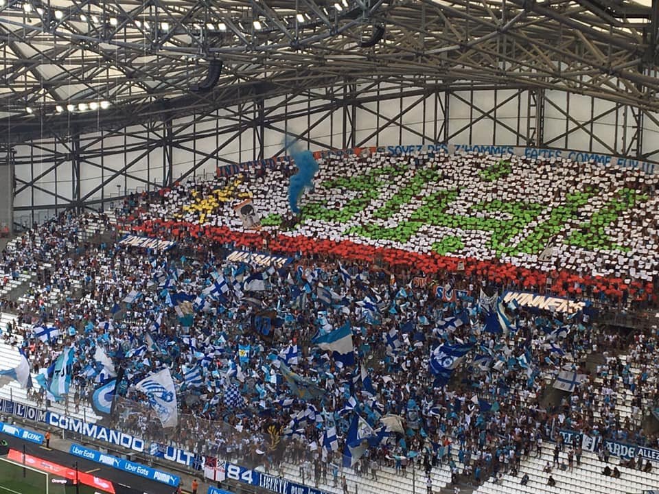 tifo algerie winners stade velodrome marseille drapeau hommage