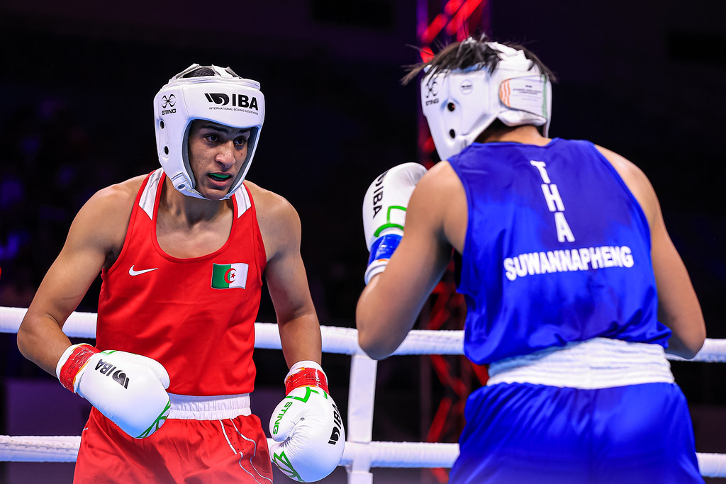 imane khelif boxe feminin new delhi 2023 regard thailandaise