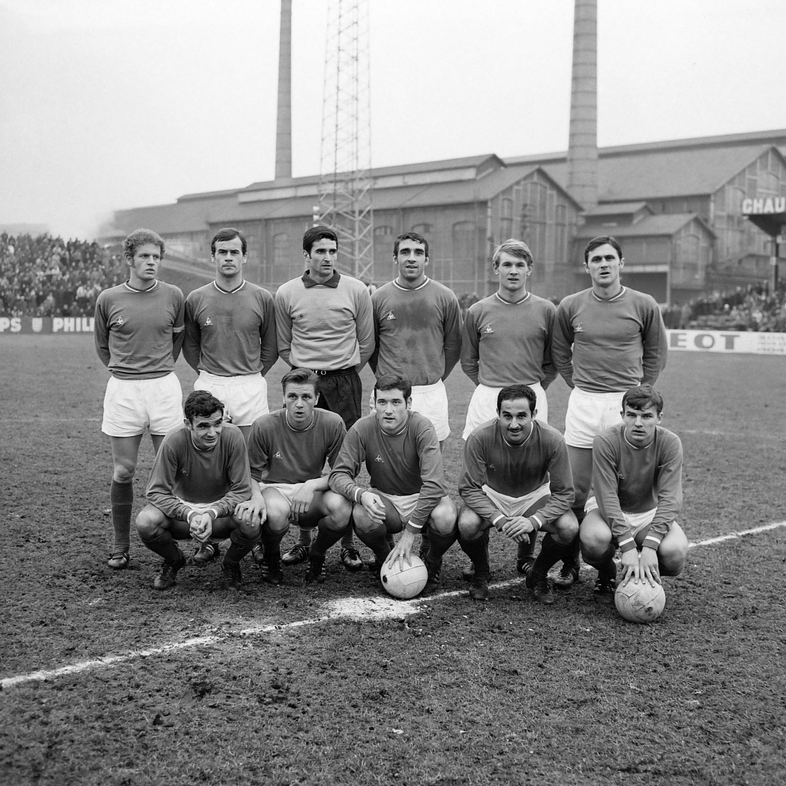 mekhloufi rachid au terme de la saison 1968 rachid mekhloufi laisse le brassard a robert herbin et quitte saint etienne photo archive michel renner 1420261010