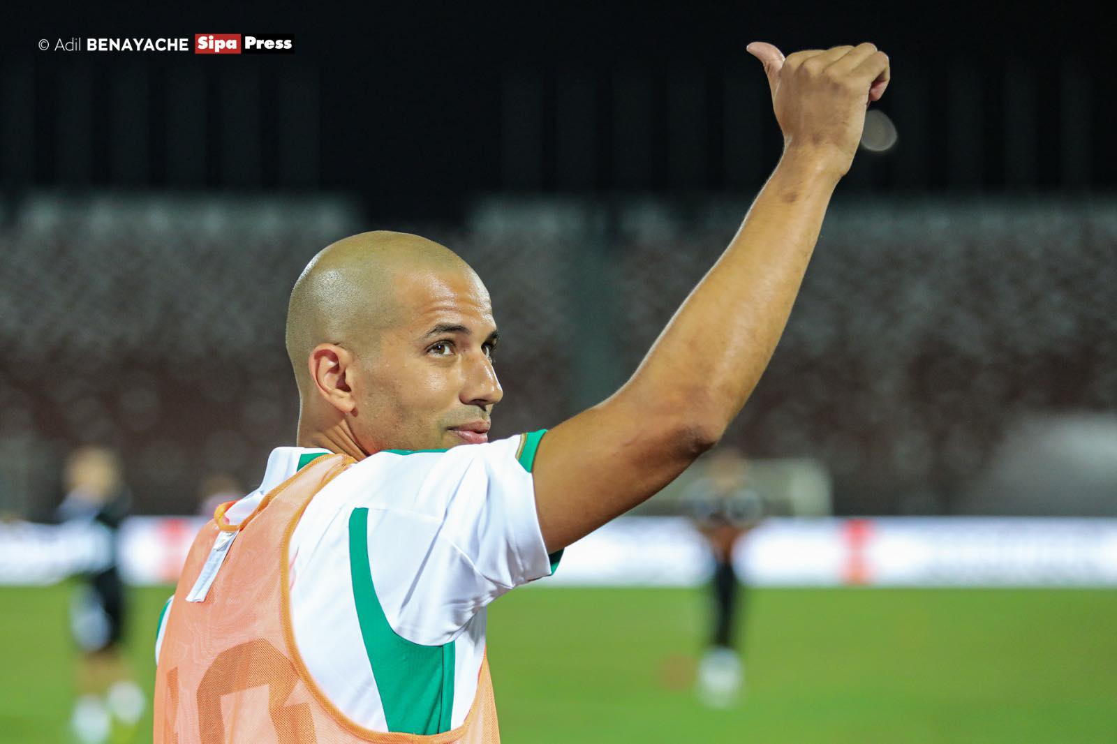 feghouli sofiane supporters signe pouce adieu annaba algerie tanzanie 1 1 septembre 2023