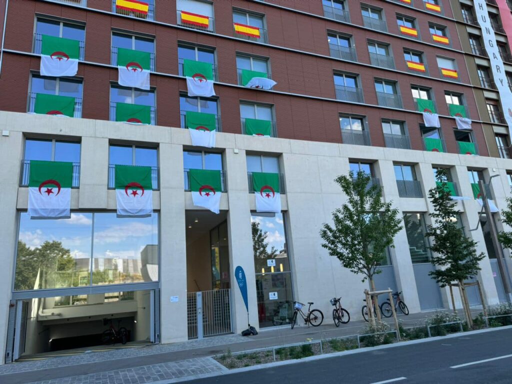 batiment algerie village olympique flag drapeau