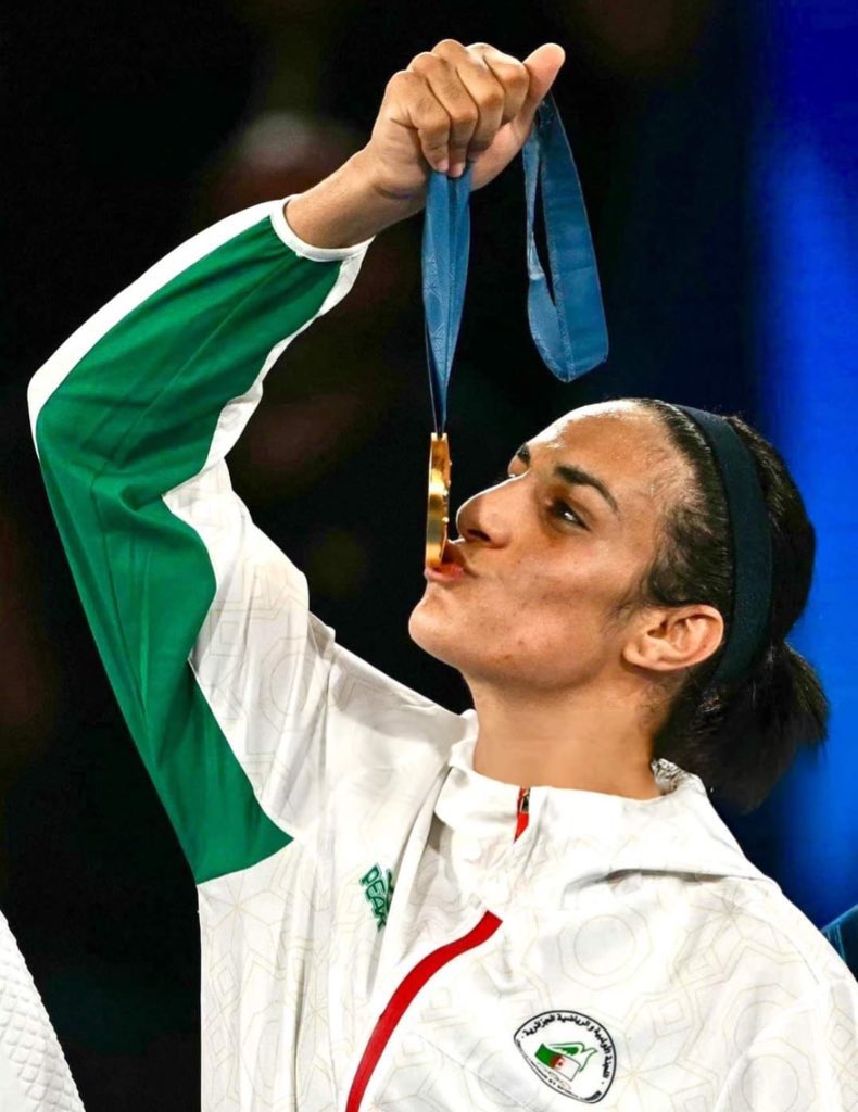 Imane Khelif avec sa médaille d'or