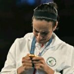 Imane Khelif podium Paris 2024 boxe Larmes