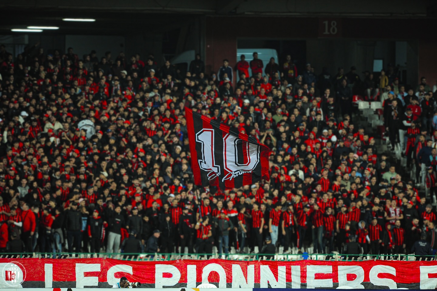 kop usma rouge et noir alger 10 legende supporters