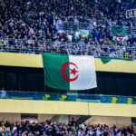 Drapeau Algérie tribune Tizi Ouzou stade Hocine Aït Ahmed