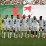 onze team algerie drapeau avant match bensebaini mahrez tizi ouzou