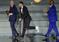 Achraf Hakimi sacré meilleur joueur africain de l'année 2025 botte