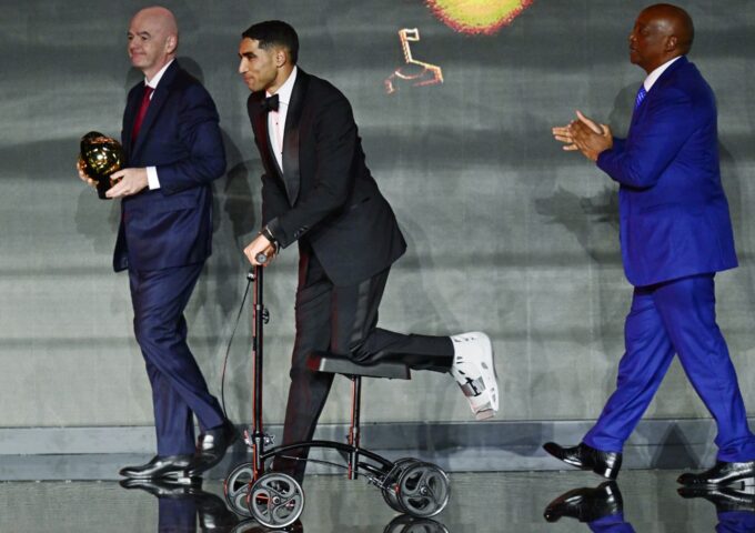 Achraf Hakimi sacré meilleur joueur africain de l'année 2025 botte