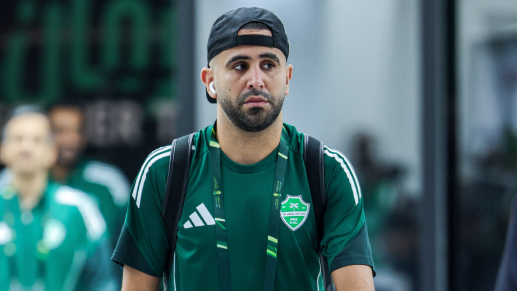 Mercato : Ce détail qui pourrait brouiller les plans de Riyad Mahrez